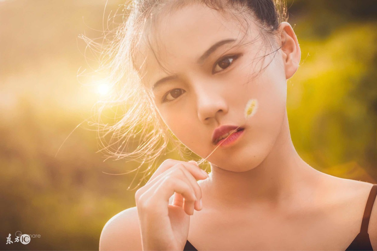 观察下面图片，说说男子为什么事发愁？测出你最近的心理状态！