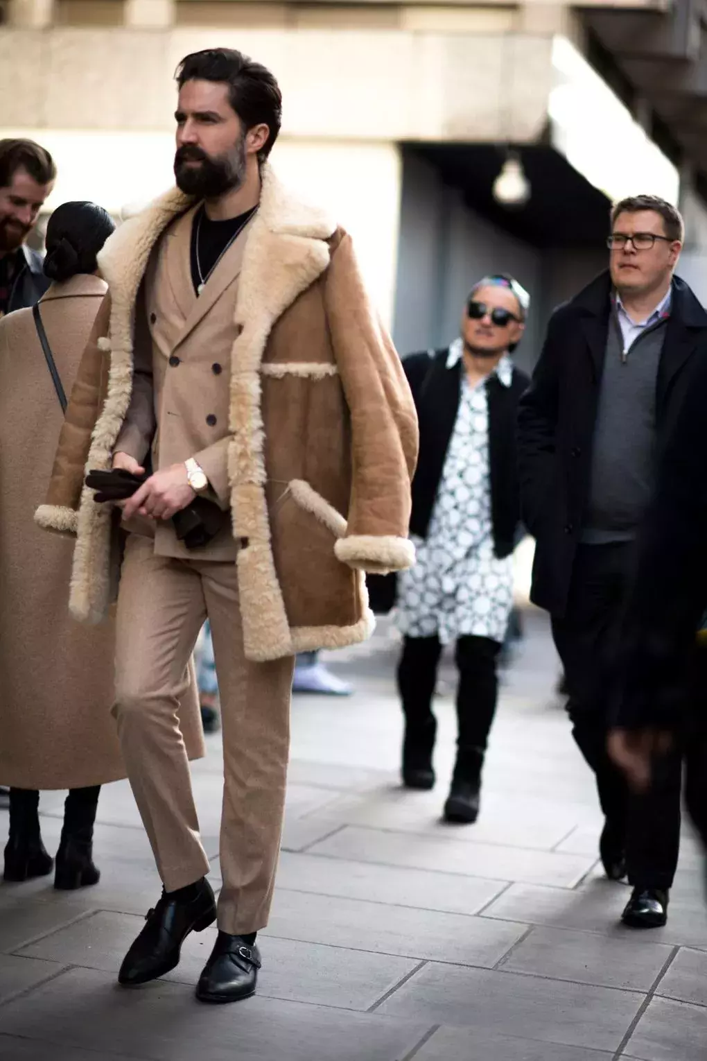 精英型男不用怕，「西装+外套」让你保暖时髦，又有绅士范
