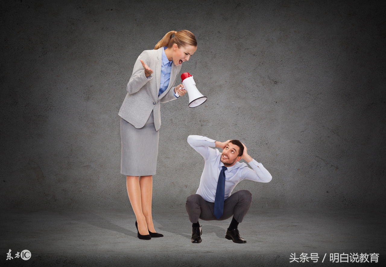 拦高铁女教师：我没有在教育教学工作中违规，凭什么停我职？