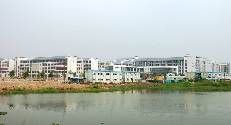 在广东读大专这些专业薪酬最高，这些学校最厉害啦，你知道嘛？