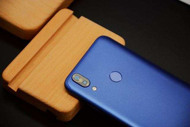 这才是百元全面屏手机的应有表现-红辣椒7x首发评测