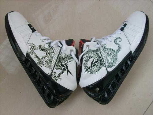 姚明nba穿过哪些篮球鞋(回味姚明时代战靴集锦,带你领略"移动长城"