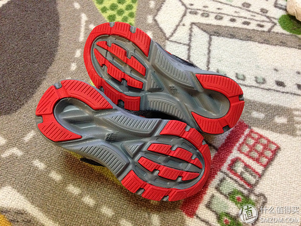 给儿子买的第N双鞋 篇九：#本站首晒# New Balance KV690v4 魔术贴童鞋