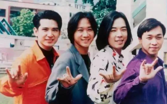 唏嘘,是对家人和爱人的感恩和愧疚因为爱上音乐,不能常陪家人身边,不