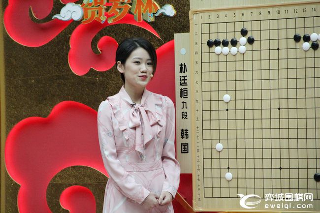 贺岁杯足球决赛哪里直播呀(弈城围棋正在直播2018年CCTV贺岁杯决赛 柯洁执黑对朴廷桓)