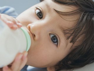 奶粉罐装跟盒装的有什么区别？宝宝喝奶粉到几岁合适？