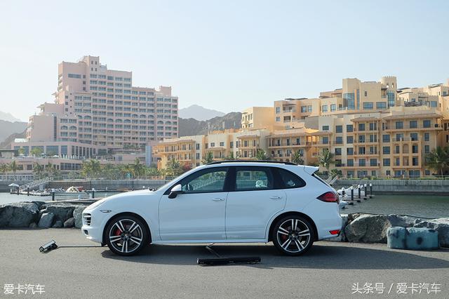 实拍Cayenne三代同堂 这是全世界的宠儿