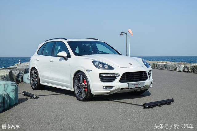实拍Cayenne三代同堂 这是全世界的宠儿