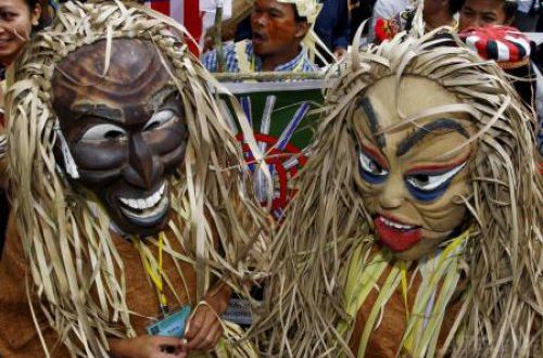 象人族(世界上最奇特民族)