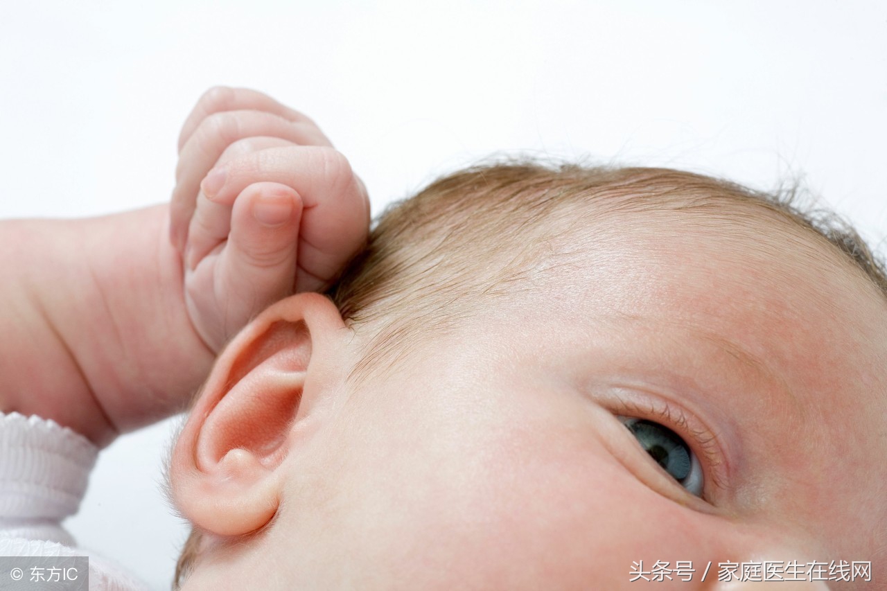 婴儿耳廓脏怎么清洗（用棉签给宝宝掏耳朵吗）-幼儿百科-魔术铺