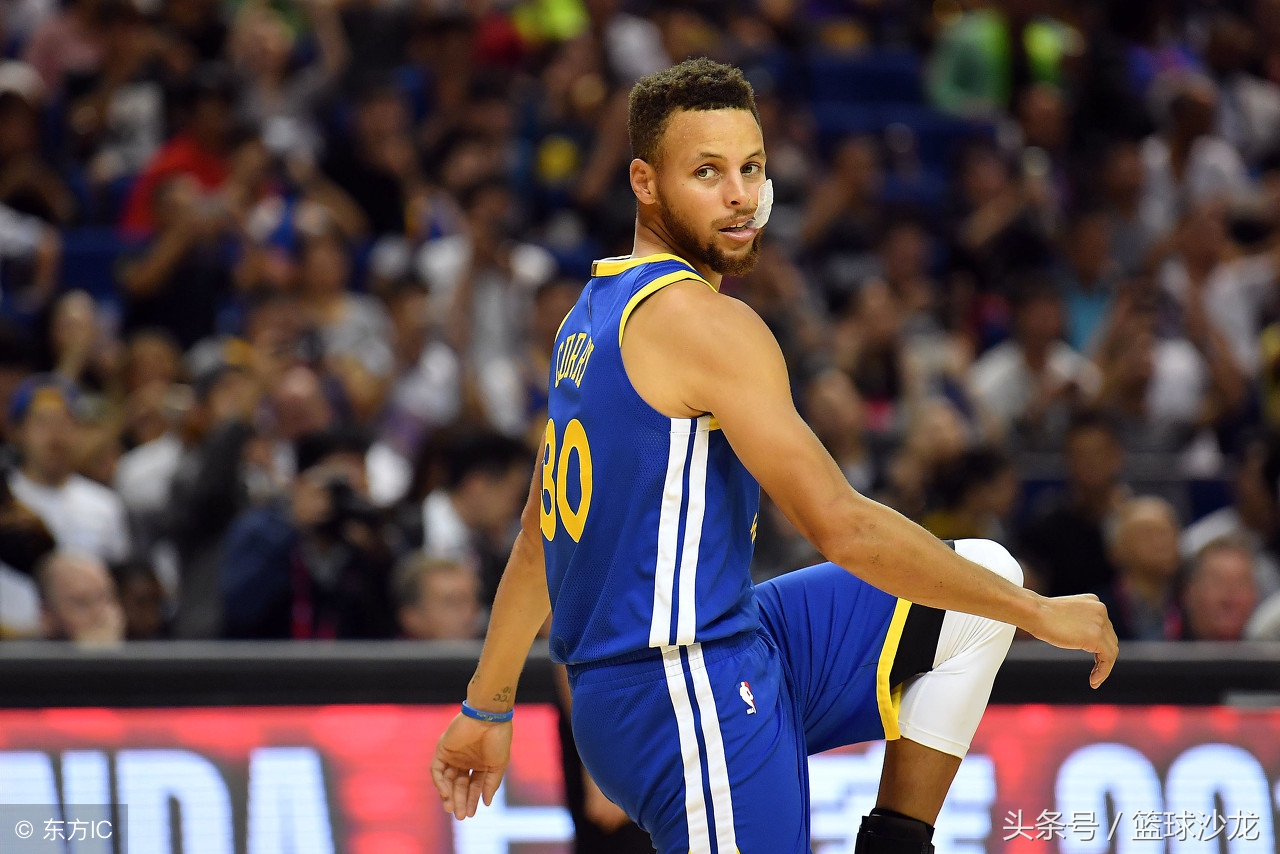 为什么nba不小心踩到脚(里程碑之夜，库里踩到渣渣伤了脚踝，是本能的垫脚还是纯属意外？)