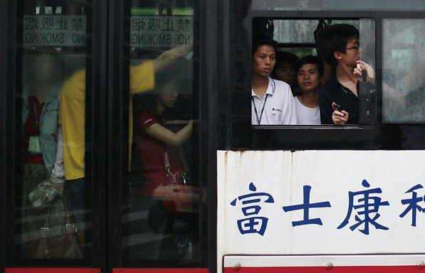 本科毕业生进入富士康工作没面子，未来没前途，钱给再多有何用？