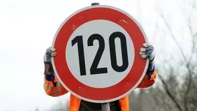100迈等于时速100公里？开什么国际玩笑