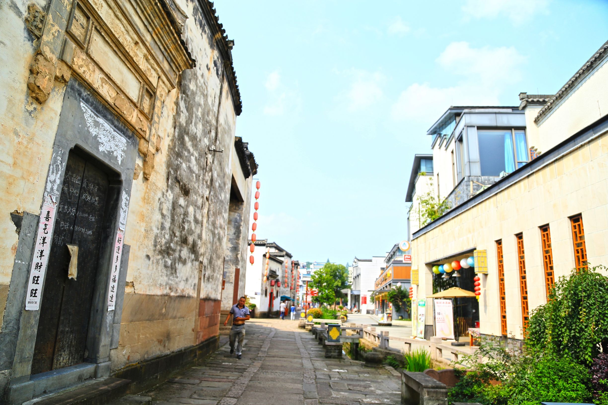 唐宋黎阳,明清屯溪,这两条老街只有一桥之隔,几百年历史的老桥将老街