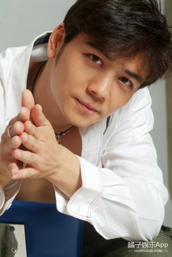 杨烁:荷尔蒙爆棚的小包总,年轻时也是一枚长发鲜肉