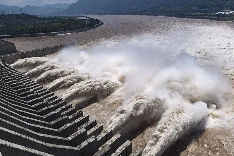 世界杯冠军法国队克罗地亚(法国队4:2夺冠，但克罗地亚赢得了全世界的尊敬丨新闻早茶)