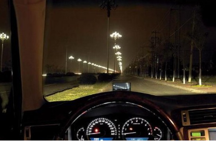 夜晚开车车灯图片图片