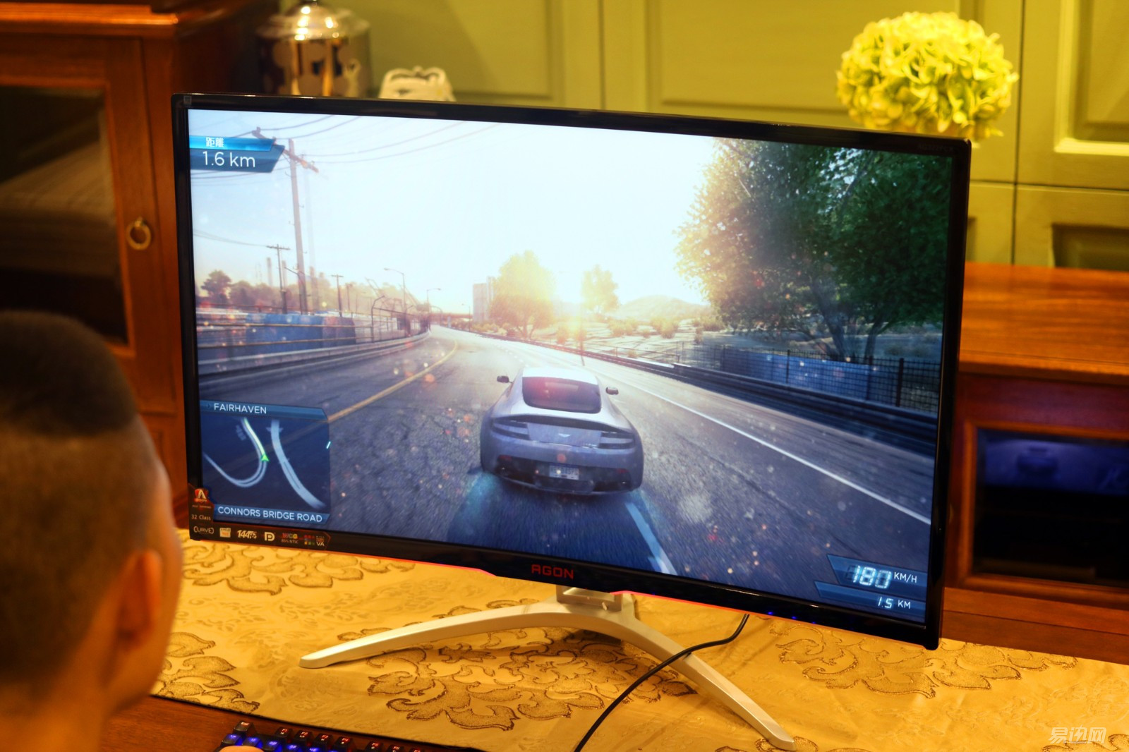 用aoc电竞曲面显示器打游戏是什么感觉?