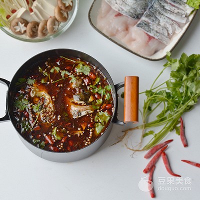 酸菜魚(yú)火鍋的做法,酸菜魚(yú)火鍋的做法家常
