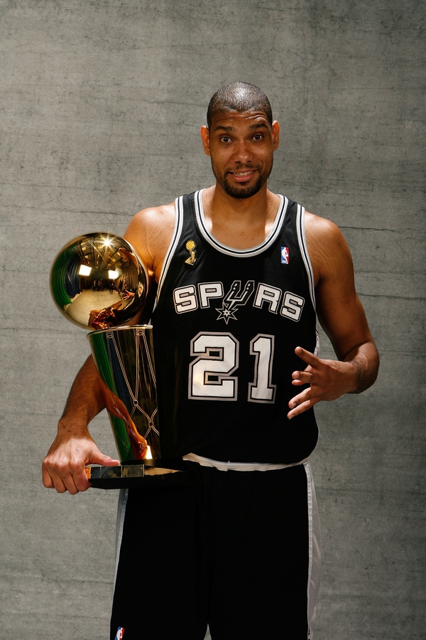 邓肯为什么不提前进nba了(蒂姆-邓肯今天宣布退役,19年坚持做一件事