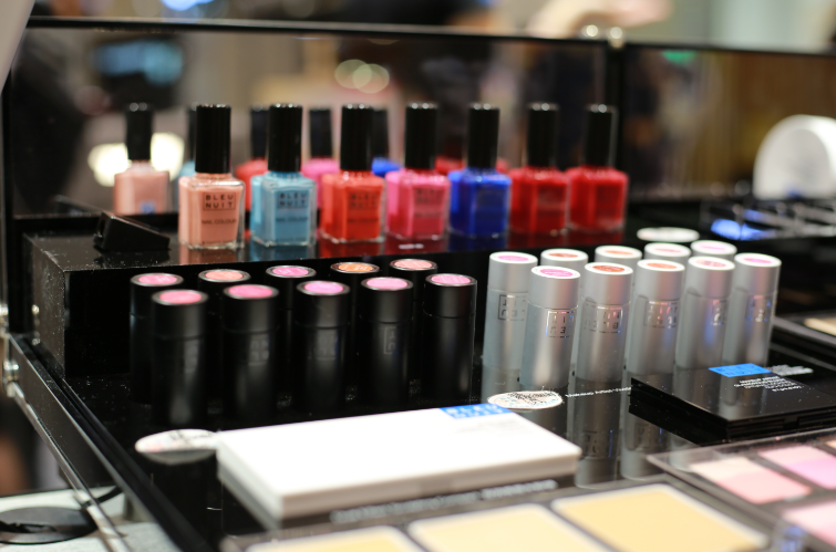深耕17年 这个本土彩妆品牌如何在百货扎下根