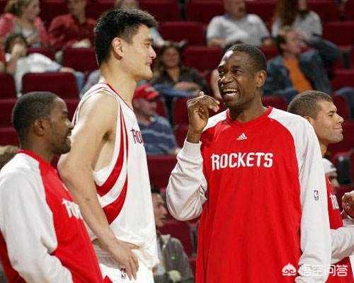 nba为什么要欺负新人(为什么NBA的老伙计们总爱给新人上课呢？)