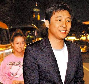 聊完吴敏霞的绯闻历史,我们顺便八卦一下,跟她一起夺金的搭档施廷懋!