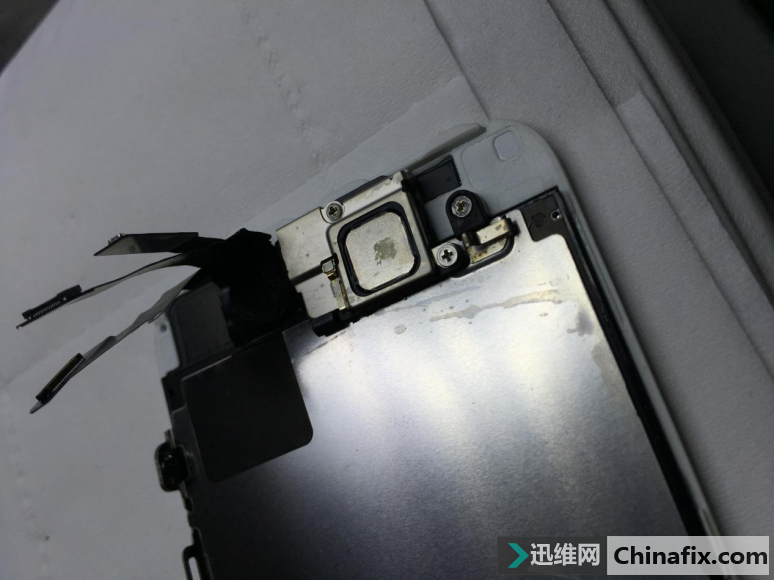 等待苏醒的噩梦：iphone5s 进水更换背光板真相好狠！