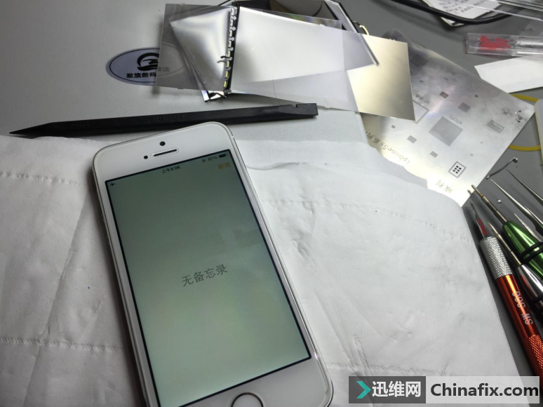 等待苏醒的噩梦：iphone5s 进水更换背光板真相好狠！