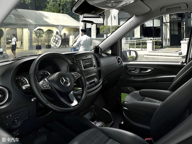 福建奔驰全新威霆成都上市 售29.90万起