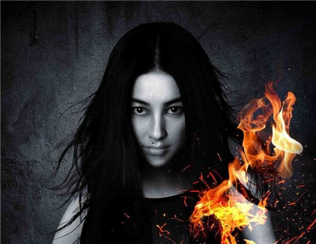 《恶灵之门》曝朱珠妖艳新剧照 独倚床头陷沉思