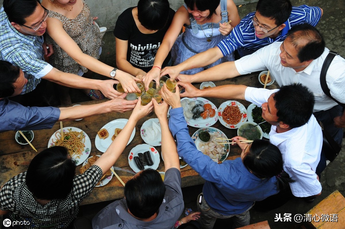 人生犹如千杯酒，浅酌畅饮味自知