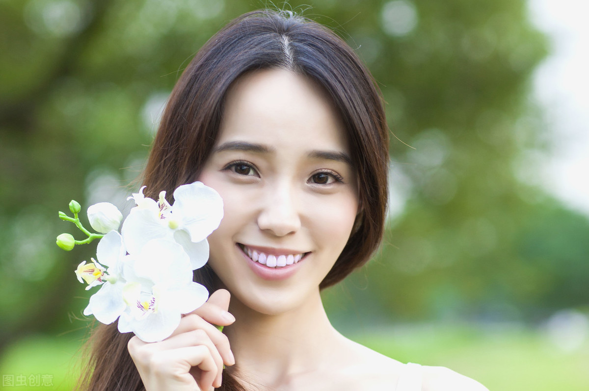 追女生要不要送贵重的礼物（追女人送什么礼物好）