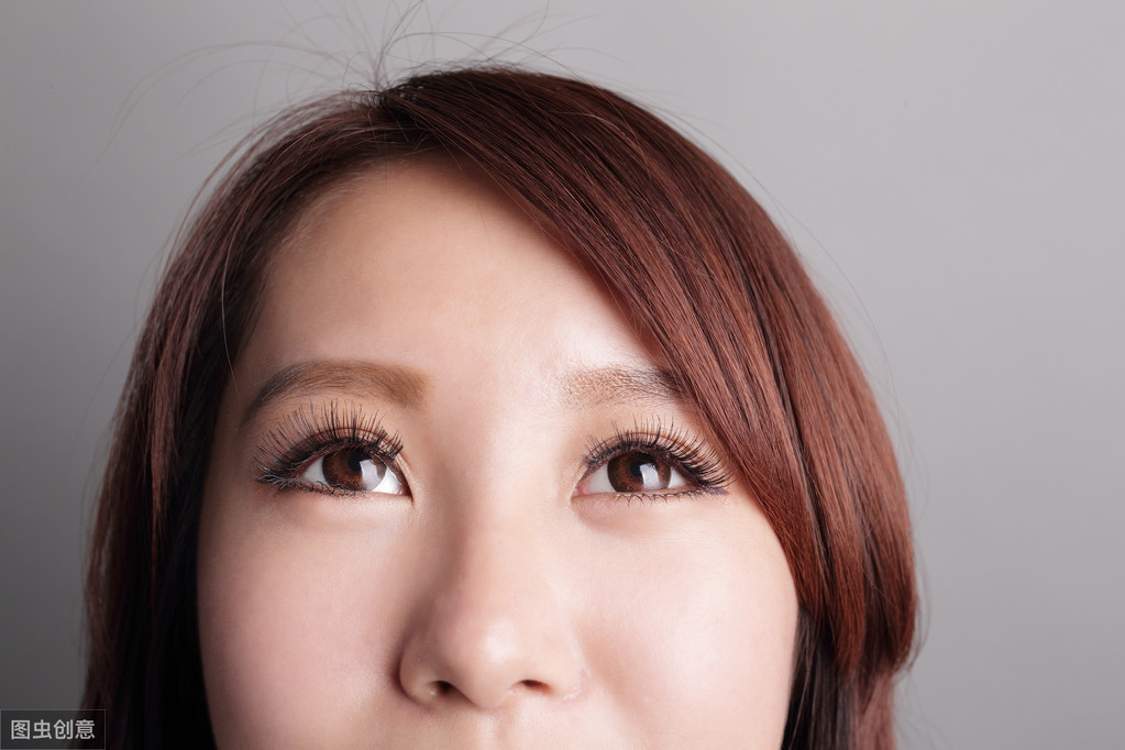 眉毛永远画不对称？「粉黛眉」让你轻松拥有韩剧欧尼的自然美眉！