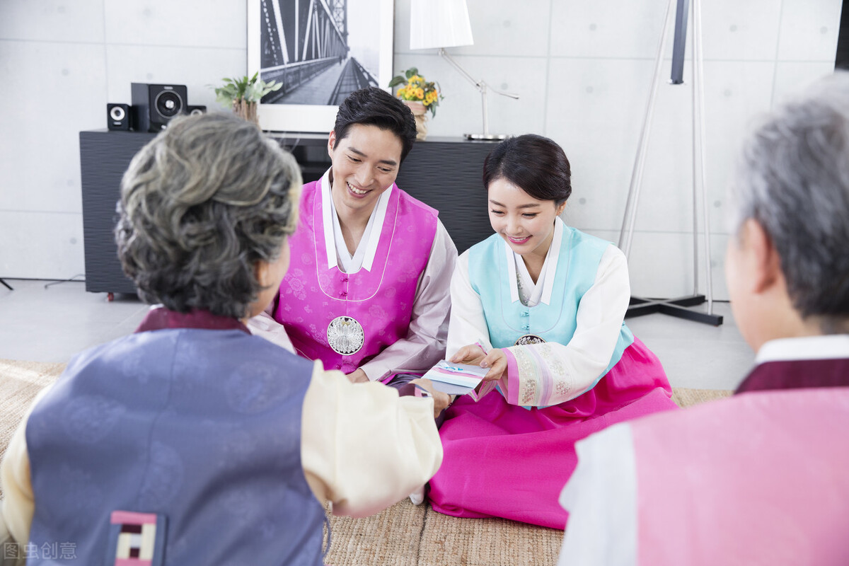 婚恋答疑：女孩到男友家，男方要给见面礼吗？