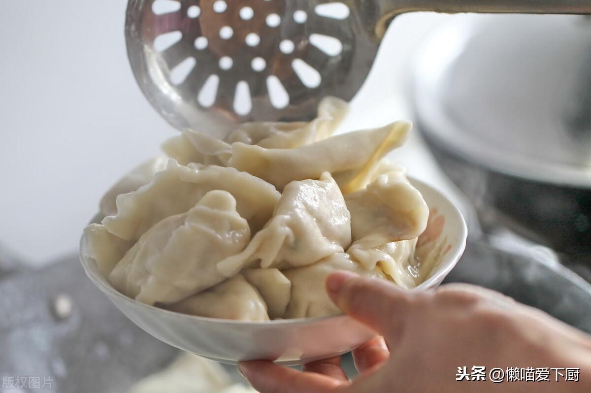 煮饺子为什么要加三次冷水（煮饺子的3个注意事项）