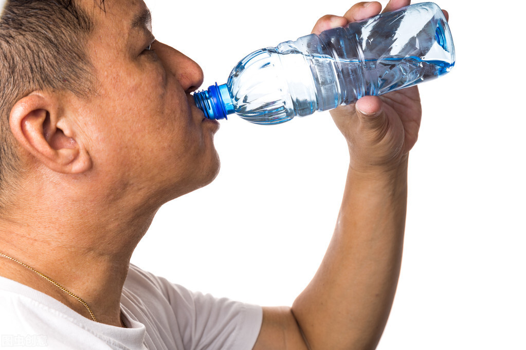 早起总是口干口苦，是肝发出的求救信号