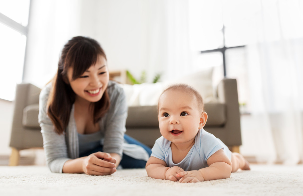 婴儿脸上长湿疹图片（宝宝脸上渗水）