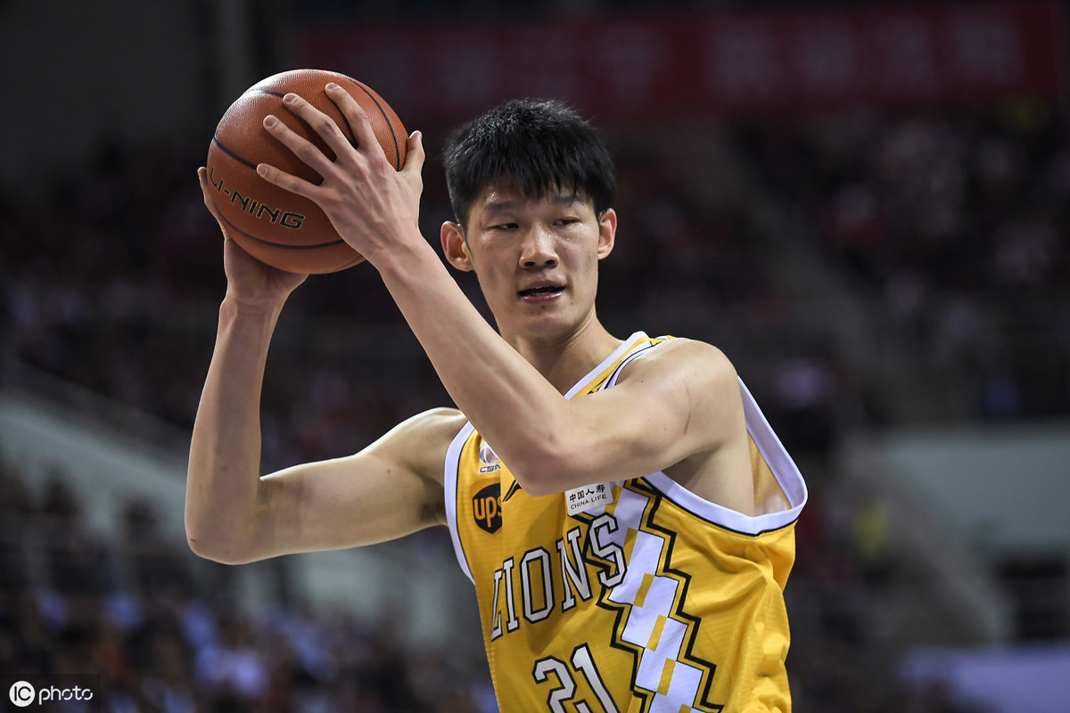 胡金秋为什么会吸引nba球探(广厦男篮队长胡金秋希望打出霸气？胡金秋家庭背景？女友生活花絮)