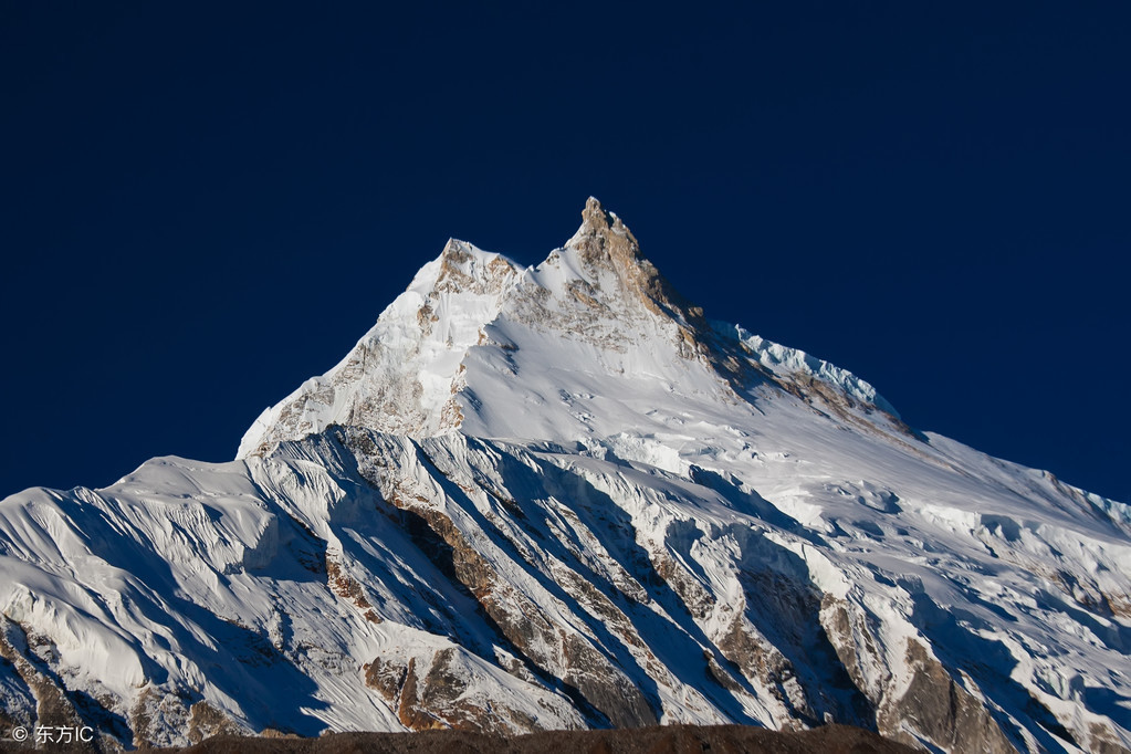 庄严、巍峨、肃穆，圣洁美丽的雪山，描写雪山的句子