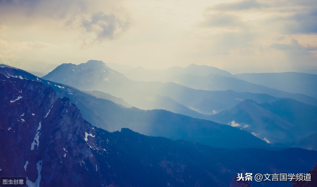 天地玄黄，宇宙洪荒。海咸河淡，鳞潜羽翔。