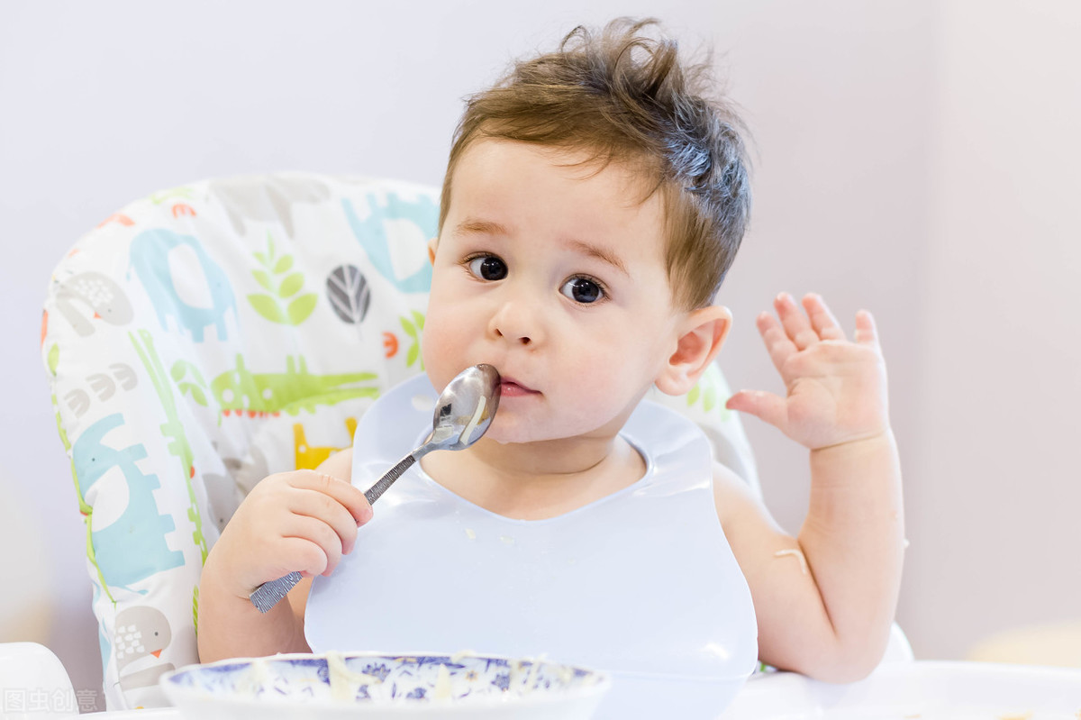 宝宝6个月可以吃辅食了，果泥菜泥这样做，营养丰富孩子吃得香