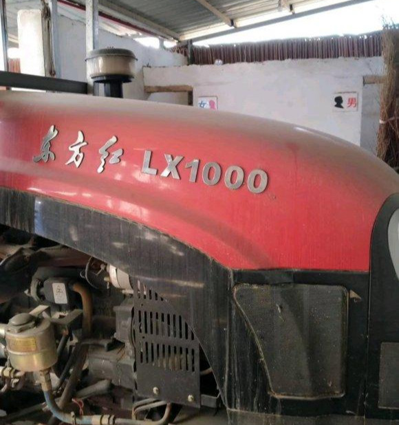 東方紅的二手1000拖拉機，帶2套機具賣35000，貴不貴？