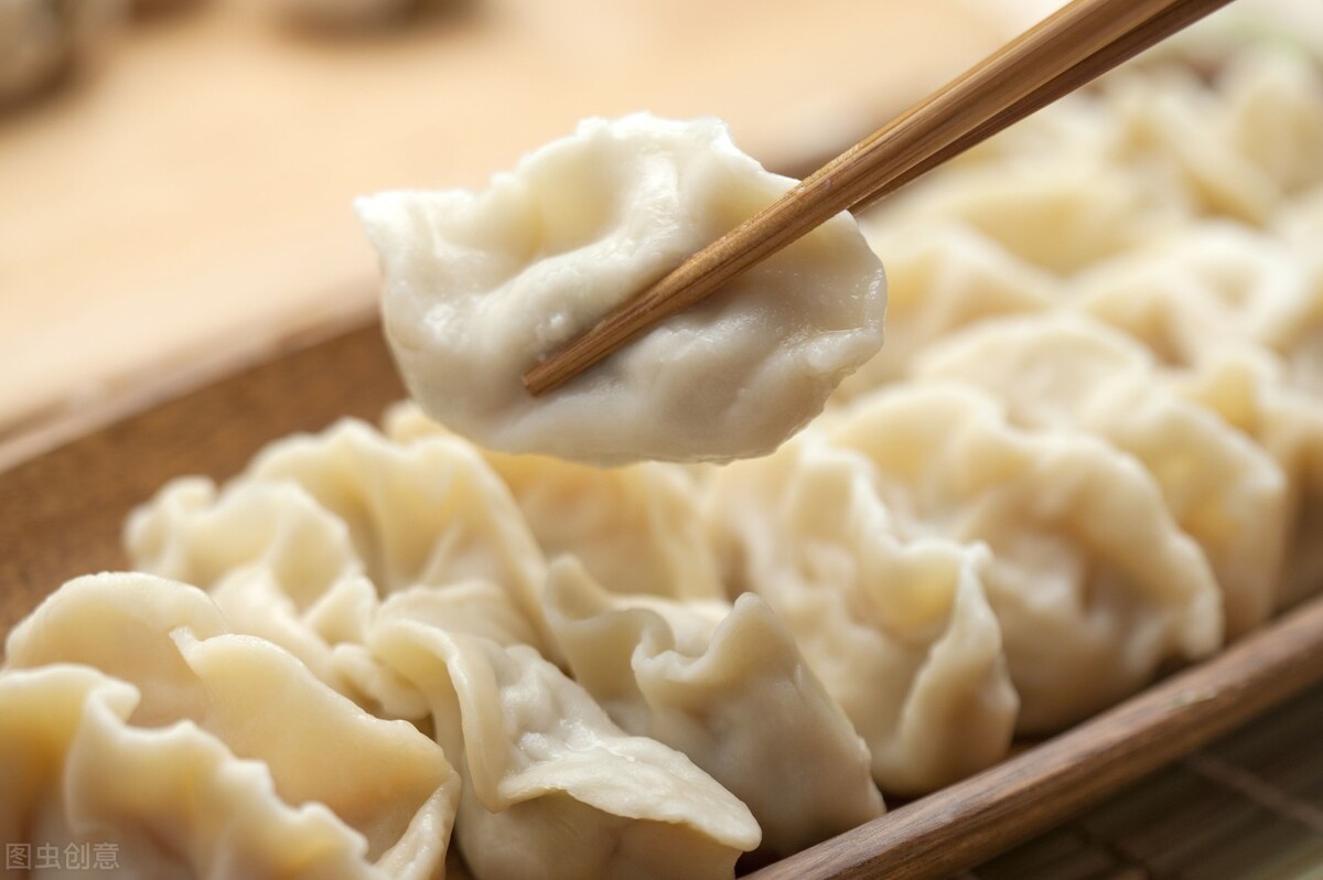 煮饺子，怎么煮才不破皮？牢记“这3点”，冻饺子也能个个完整