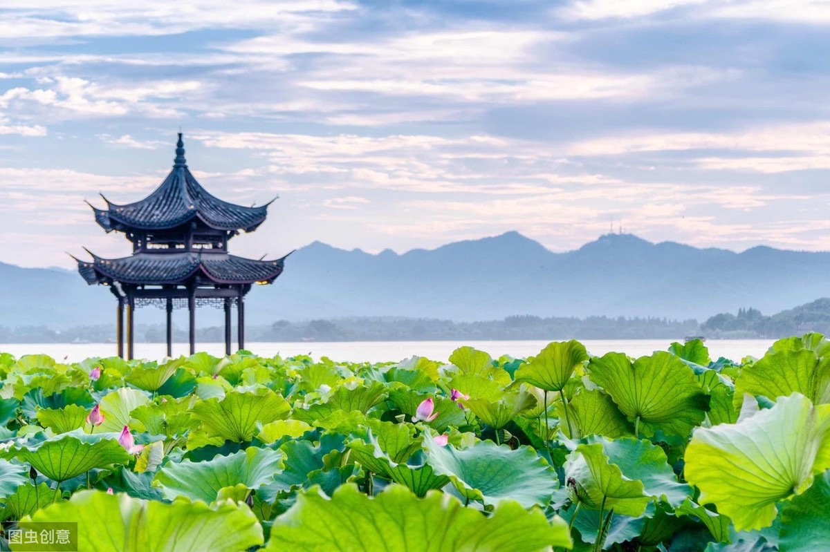 古人诗词中的杭州西湖，烟霞，云水，莲花，小舟，美到心醉