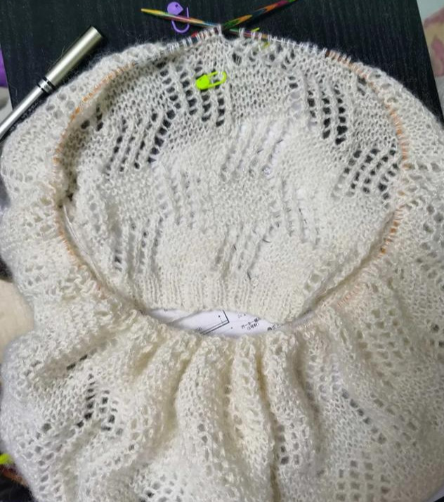 织毛衣：3款不同风格的女士毛衣，你喜欢哪件？手工编织附教程