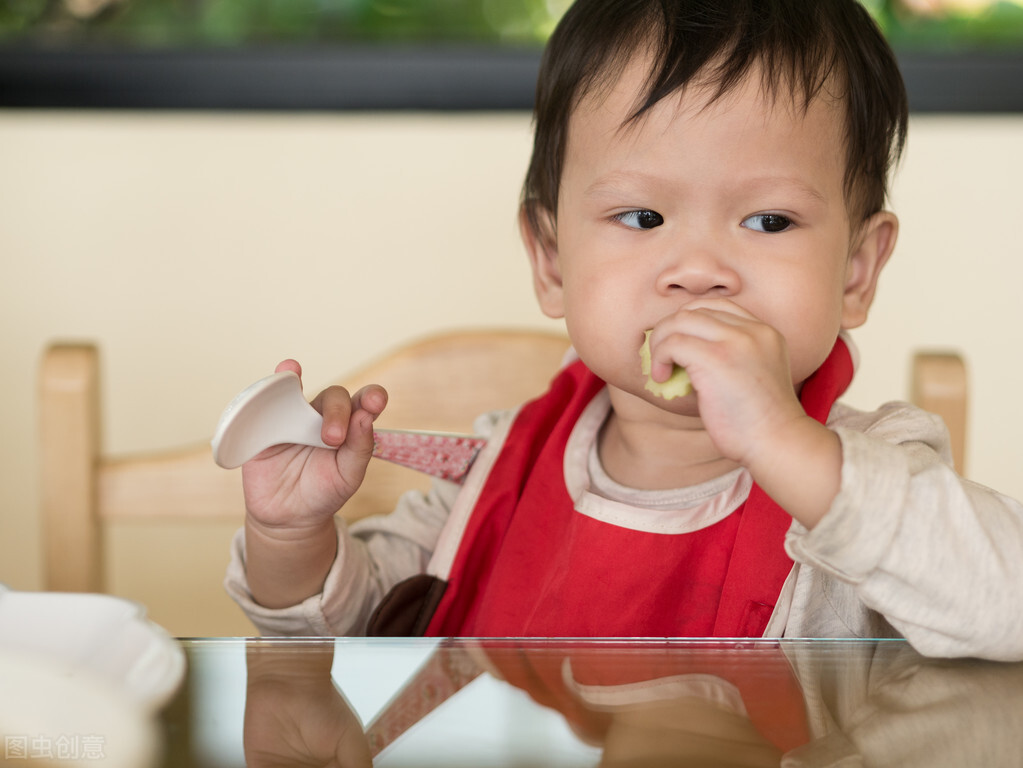 辟谣，米粉吃到一岁更营养？孩子到这月龄别吃米糊了，影响娃发育