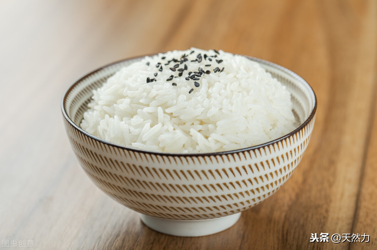 煮米饭放多少水合适（分享煮米饭的正确水米比例）
