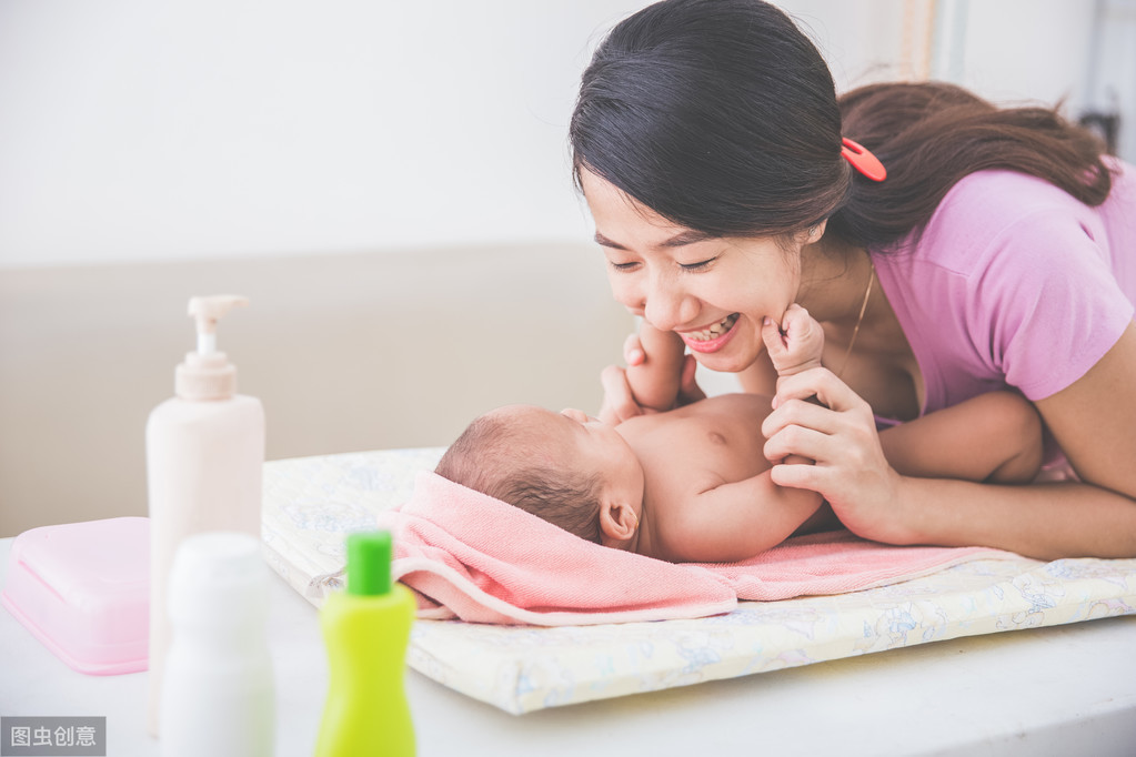 如何给新生儿宝宝准备衣服？出生季节、尺码、数量、样式，要考虑