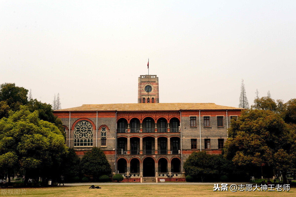 苏州大学阳澄湖校区（苏州大学和兰州大学在报考中怎么选择）